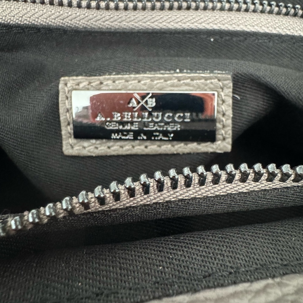 A Bellucci Quilted Leather Shoulder Bag/Cross Body - Picture 7 of 12